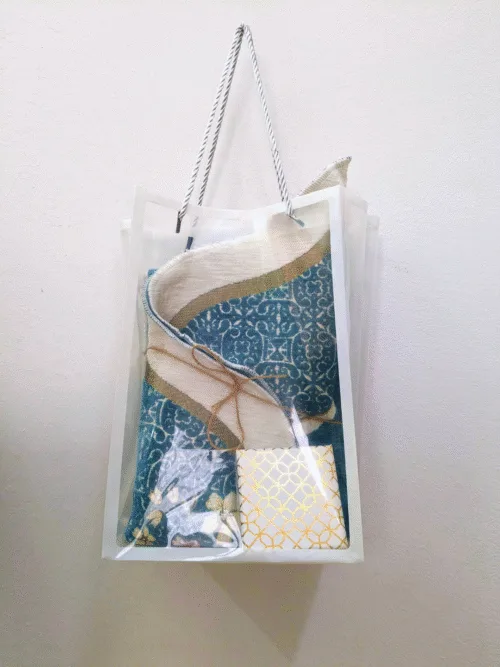 1 Basic Package Islamic gift set with prayer rug and perfume in Makkah